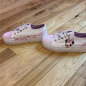 Minnie Mouse shoes